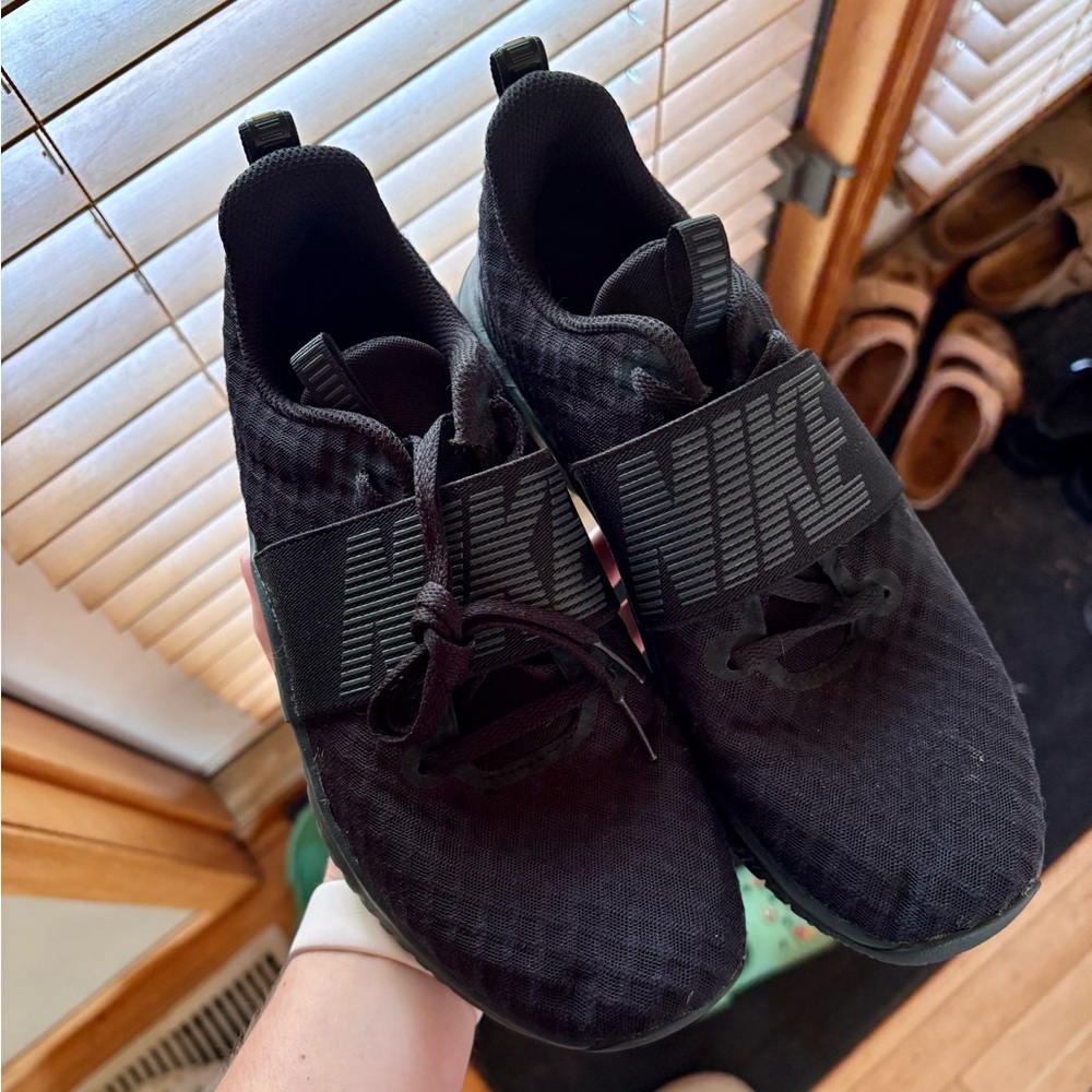 like new nike black runners